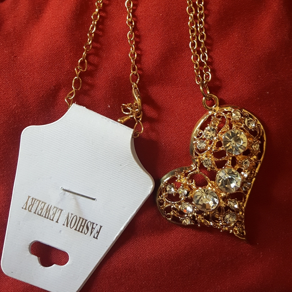 3/$15 Heart necklace
